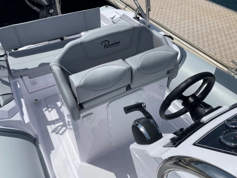 Semi-rigide à louer à Cavalaire-sur-Mer au meilleur prix