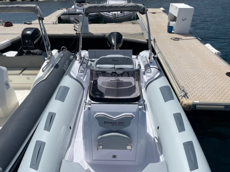 Location à Cavalaire-sur-Mer - Ranieri International  RANIERI 23 CAYMAN SPORT TOURING sur SamBoat