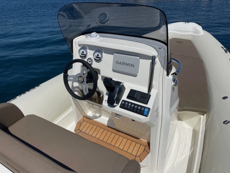 Joker Boat Clubman 24 a louer à Cavalaire-sur-Mer