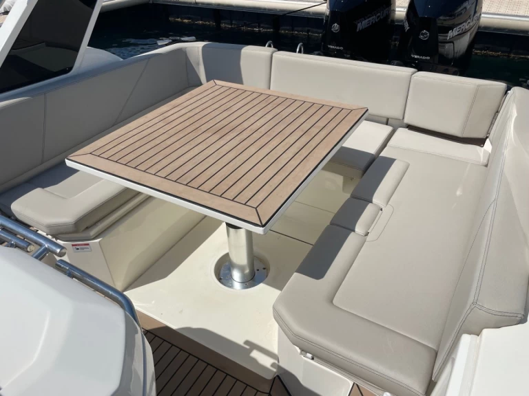 Semi-rigide à louer à Cavalaire-sur-Mer au meilleur prix