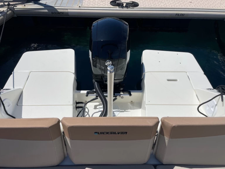 Louez un Quicksilver Quicksilver 675 Activ Open à Cavalaire-sur-Mer