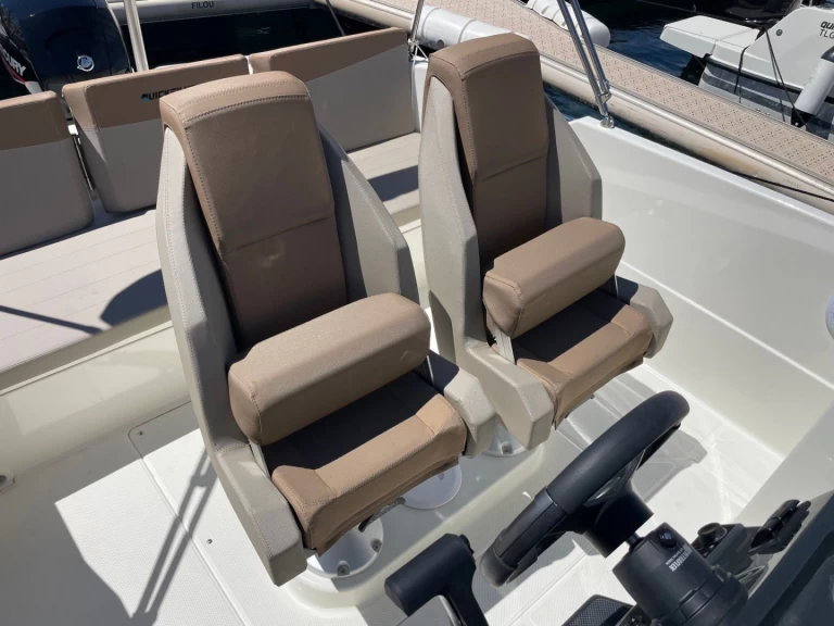 Location Bateau à moteur à Cavalaire-sur-Mer - Quicksilver Quicksilver 675 Activ Open