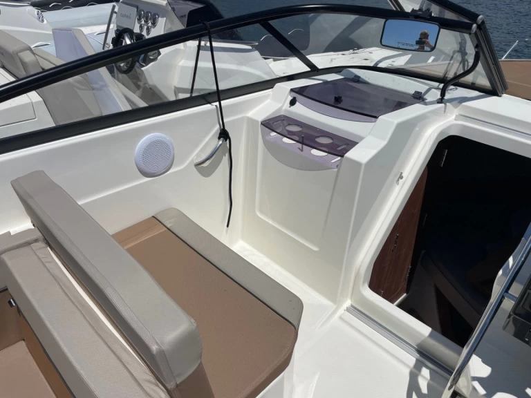 Location bateau Cavalaire-sur-Mer pas cher QUICKSILVER 805 CRUISER