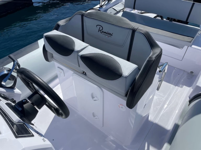 Location bateau Ranieri Cayman 26 Sport Touring à Cavalaire-sur-Mer sur Samboat