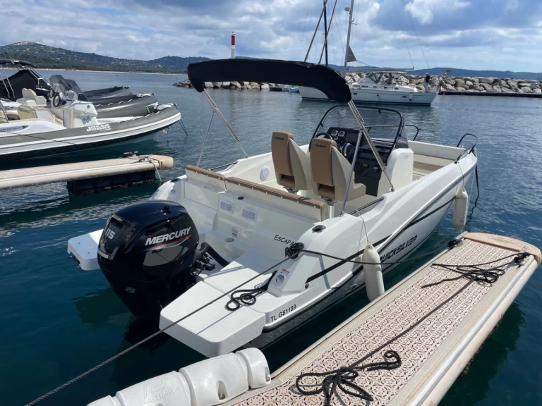 Location bateau Cavalaire-sur-Mer pas cher Quicksilver 605 Activ Open