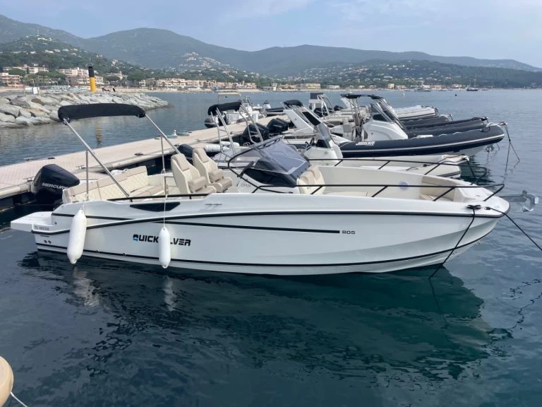 Location Bateau à moteur à Cavalaire-sur-Mer - Quicksilver QUICKSILVER 805