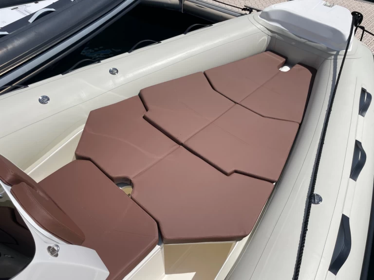 Location bateau Cavalaire-sur-Mer pas cher Coaster 580