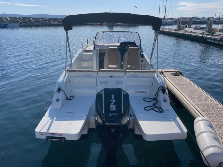 Location bateau Cavalaire-sur-Mer pas cher Activ 675 Sundeck