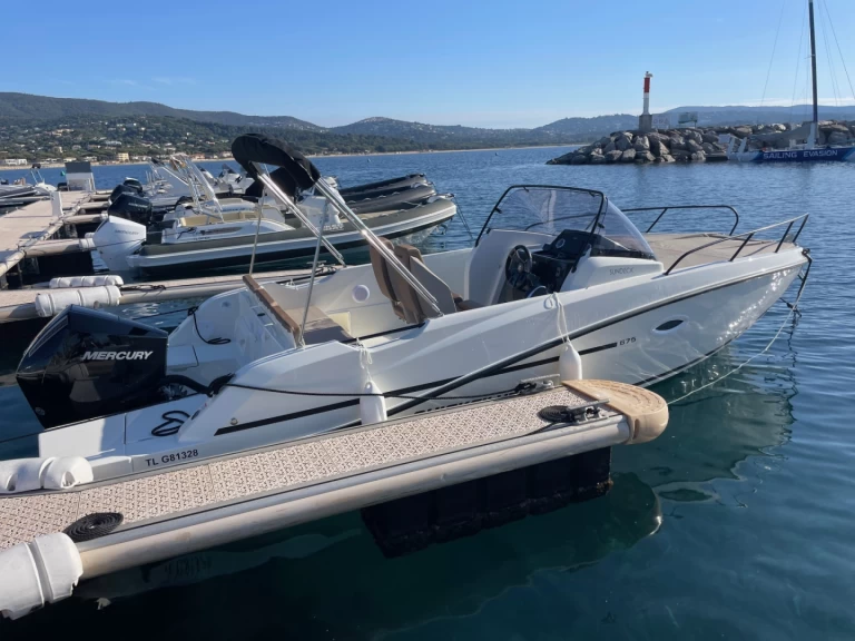 Location Bateau à moteur à Cavalaire-sur-Mer - Quicksilver Activ 675 Sundeck