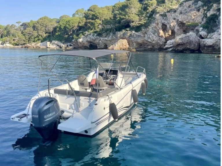 Louer Bateau à moteur avec ou sans skipper Jeanneau à Antibes