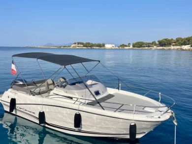 Pronajmout Motorová loď se skipperem či ne Jeanneau v Antibes