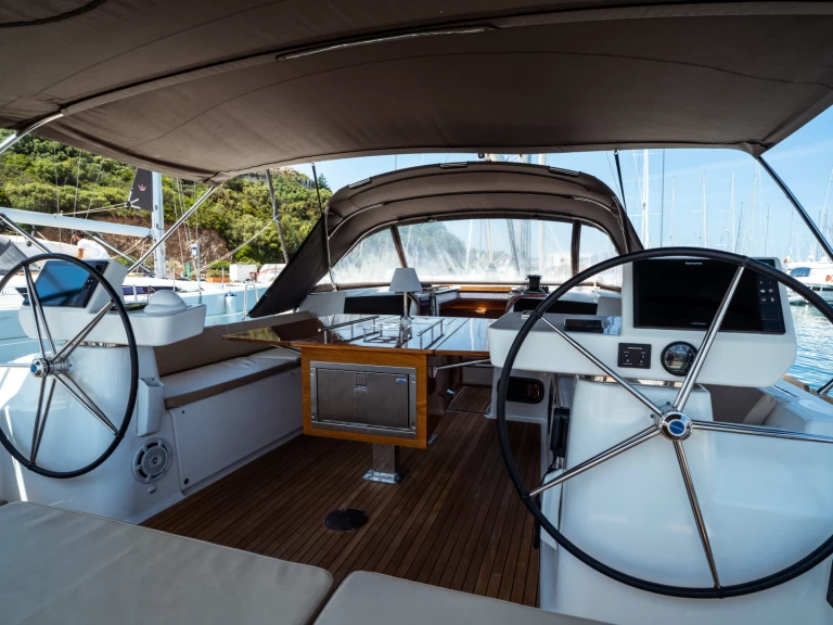 Louez un Dufour Dufour 520 Grand Large à Olbia