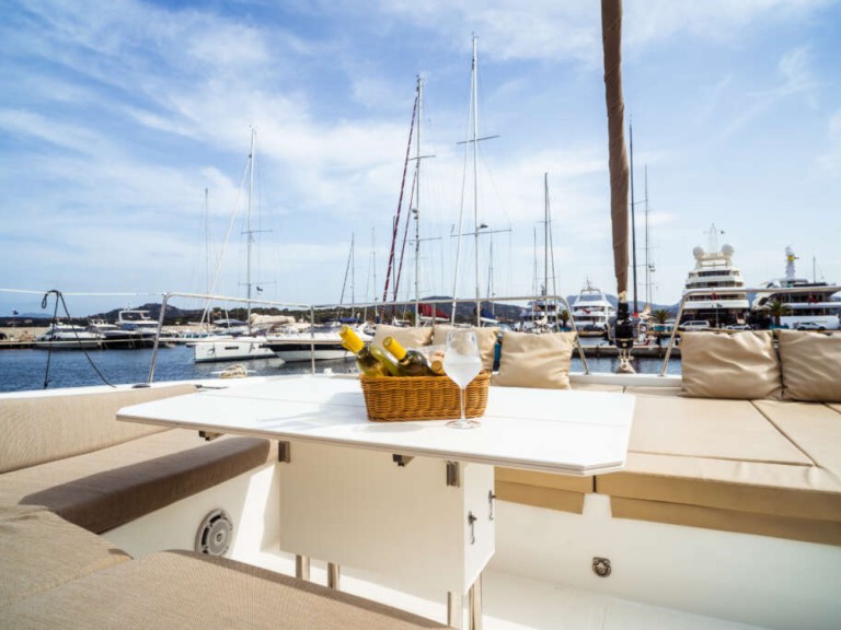 Catamaran à louer à Olbia au meilleur prix
