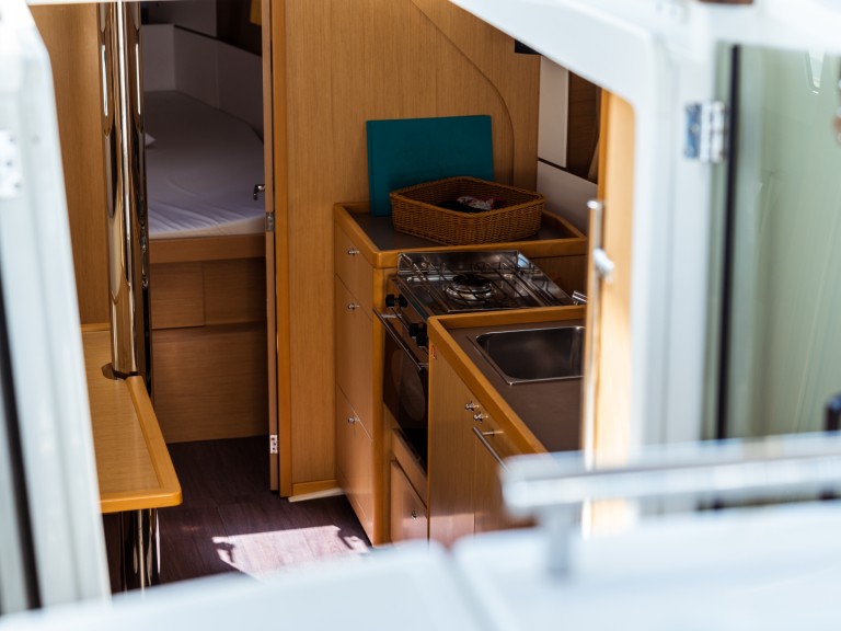 Louez un Bénéteau Oceanis 38 à Olbia