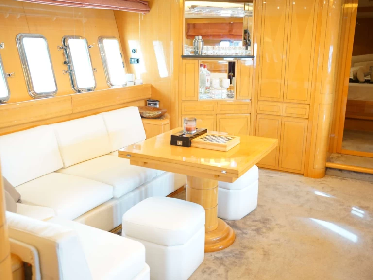 Location Yacht Mangusta avec permis