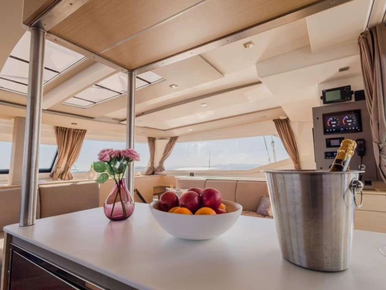 Location Yacht Fountaine Pajot avec permis