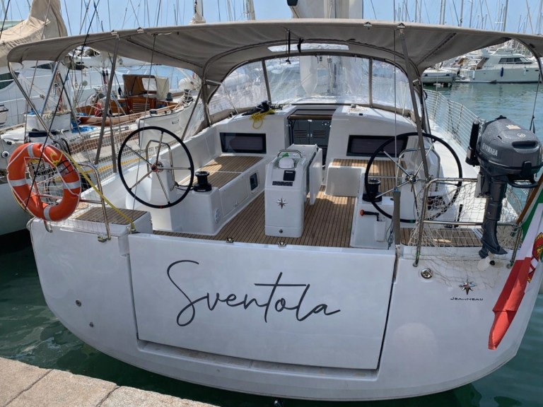Location bateau Nettuno pas cher Sun Odyssey 490