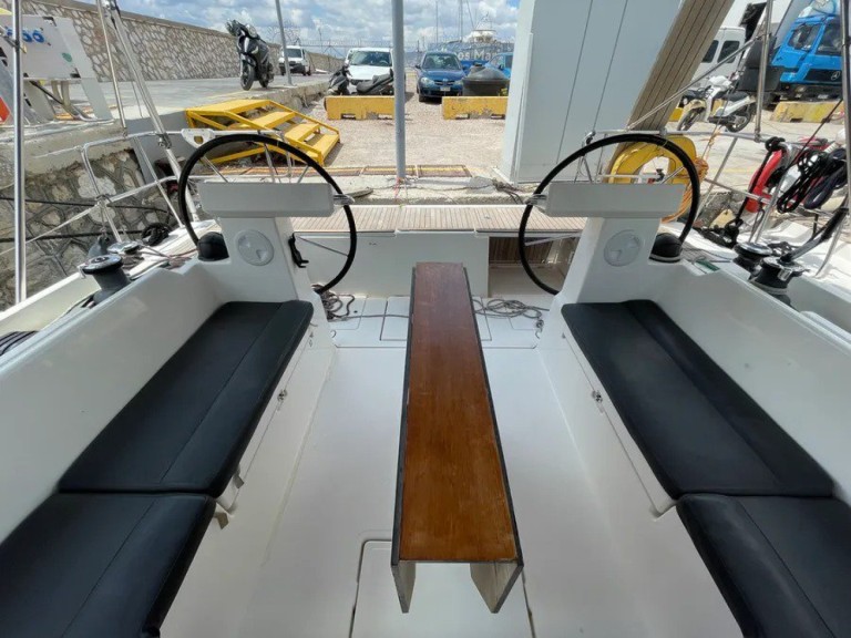 Louez un Bavaria Bavaria C45 Holiday à Álimos