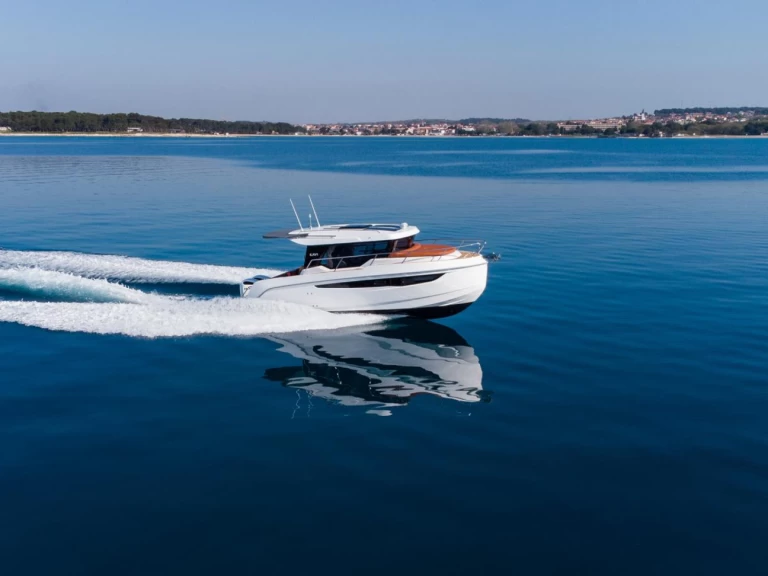 Bateau à moteur à louer à Pula au meilleur prix