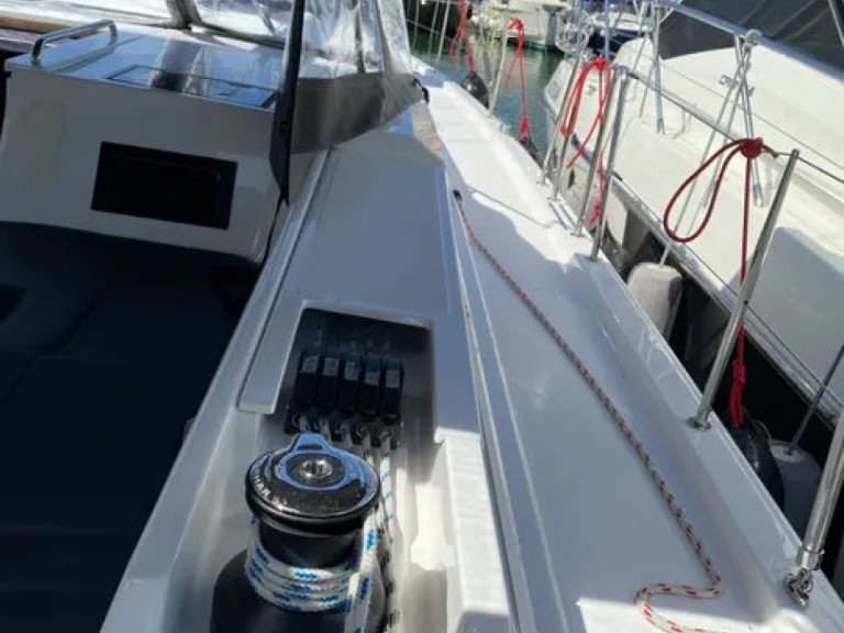 Louez un Bavaria Bavaria C45 Holiday à Álimos