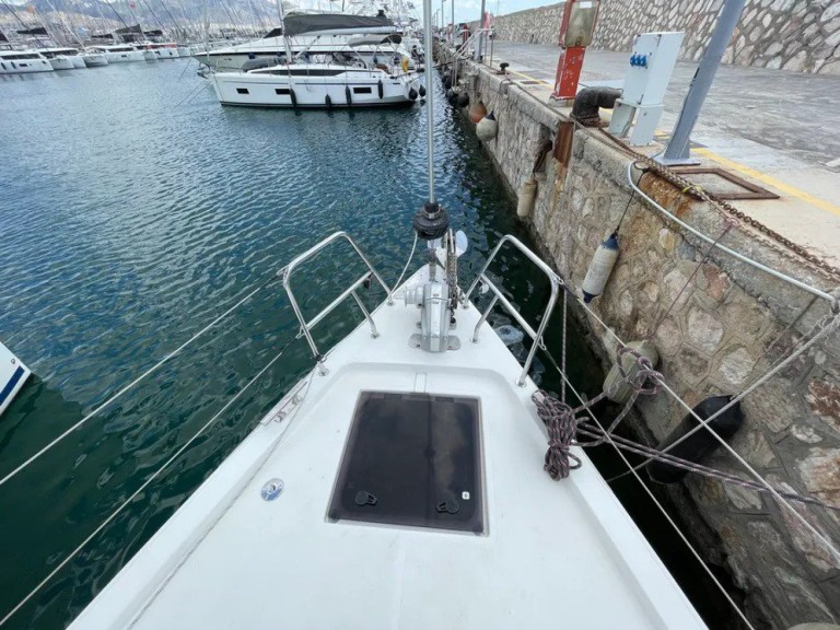 Louez un Bavaria Bavaria C45 Holiday à Álimos