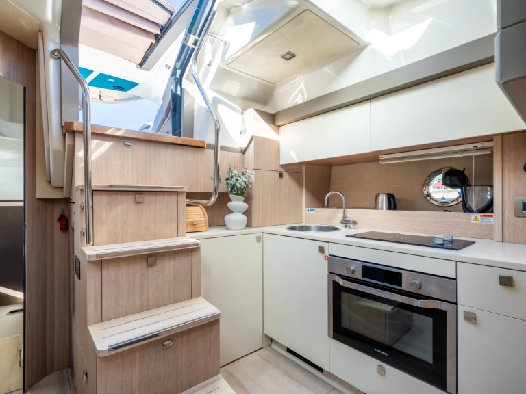 Louez un Cranchi Cranchi M44 HT à Kaštel Gomilica