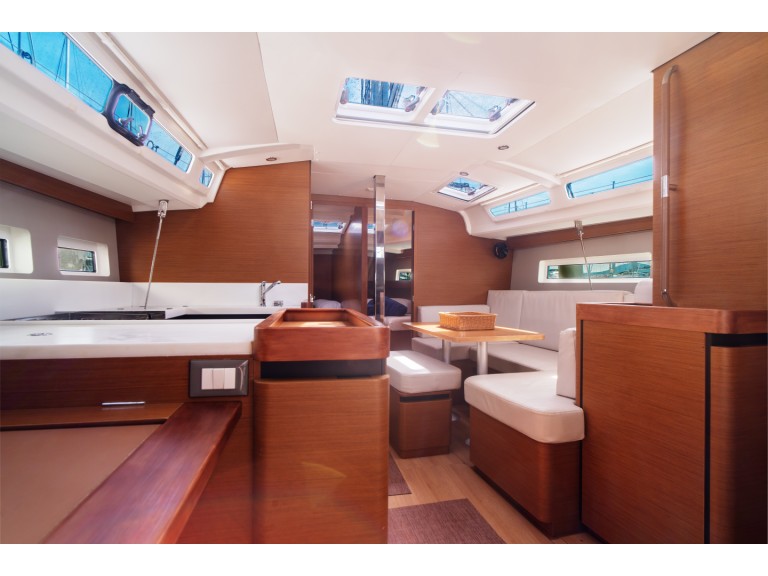 Louer Voilier avec ou sans skipper Jeanneau à Olbia