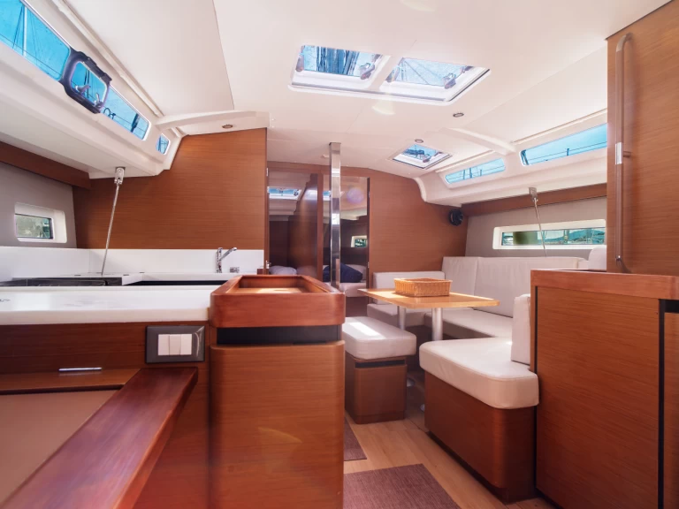 Louer Voilier avec ou sans skipper Jeanneau à Olbia