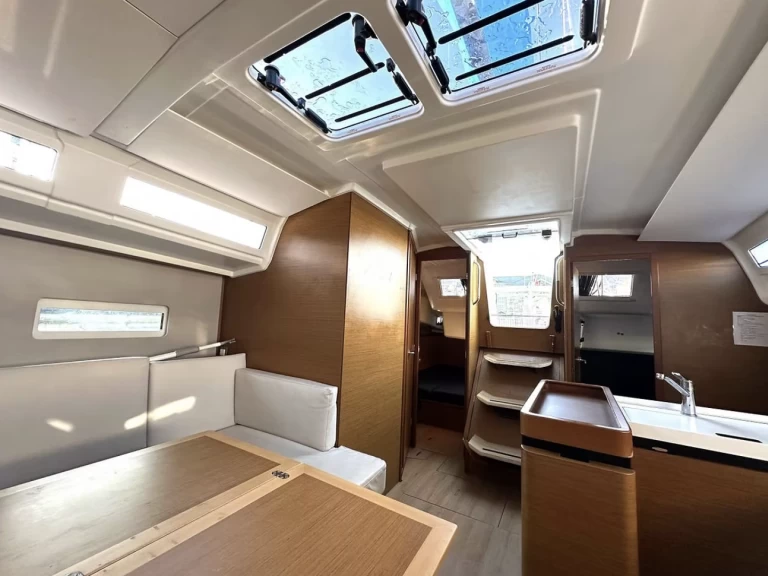 Location bateau Saint-Malo pas cher Sun Odyssey 410