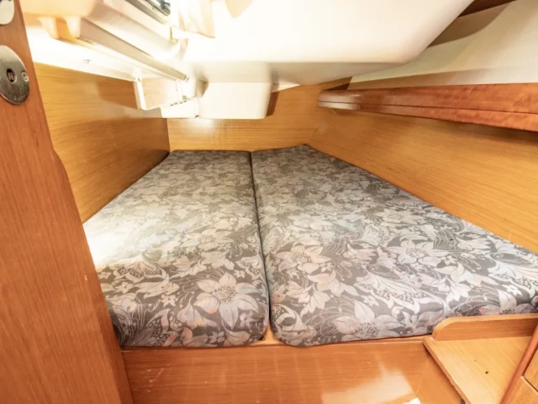 Jeanneau Sun Odyssey 36i a louer à Nikiána