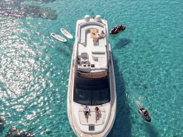 Bateau à moteur à louer à Portisco au meilleur prix