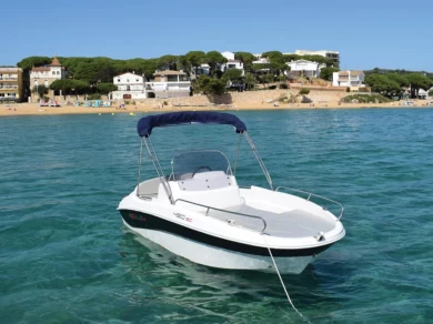 Nuva Nuva M6 Open in Sant Antoni de Portmany on SamBoat