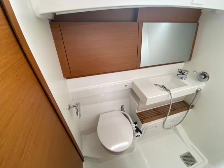 Jeanneau Sun Odyssey 490 a louer à Nettuno