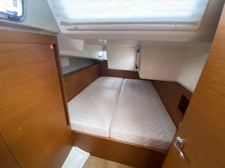 Location à Nettuno - Jeanneau Sun Odyssey 490 sur SamBoat