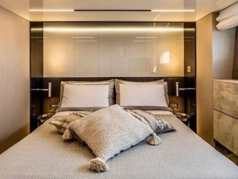 Location Yacht Cranchi avec permis