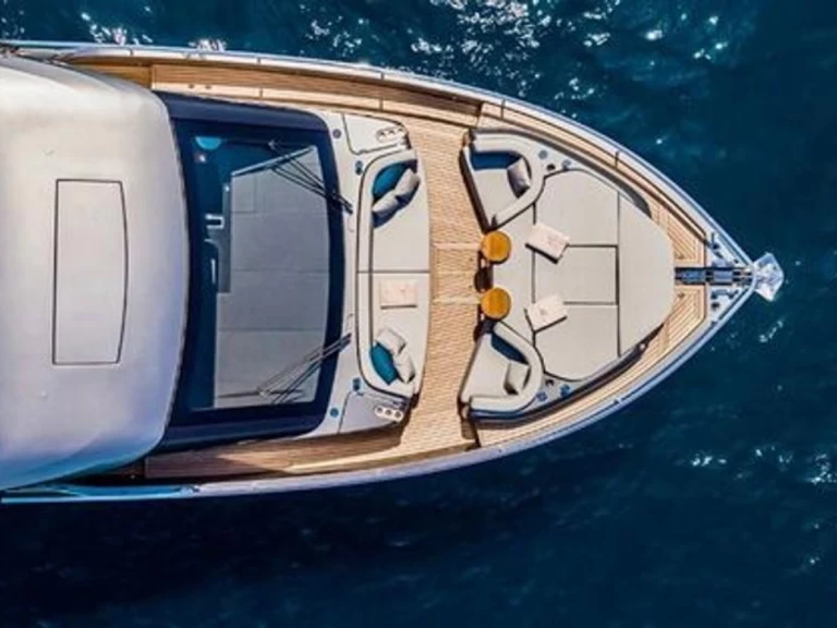 Location à Saint-Tropez - Cranchi Cranchi Sessantasette 67 sur SamBoat