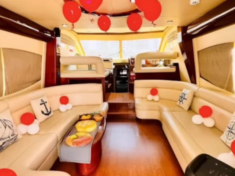 Majesty Yachts 50 a louer à Dubai Marina