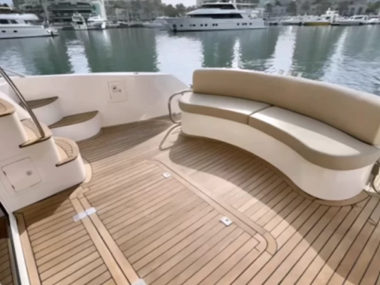 Location à Dubai Marina - Majesty Yachts 50 sur SamBoat
