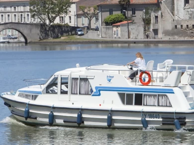 Bareboat Rental Motorboat Le Boat with a boat licence
