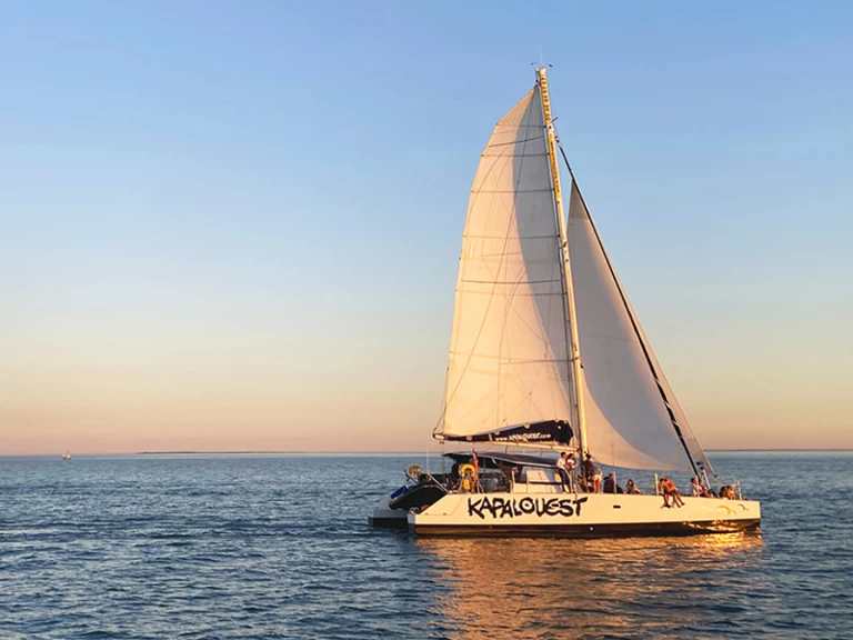 Louer Catamaran avec ou sans skipper Naval Force 3 à Les Minimes
