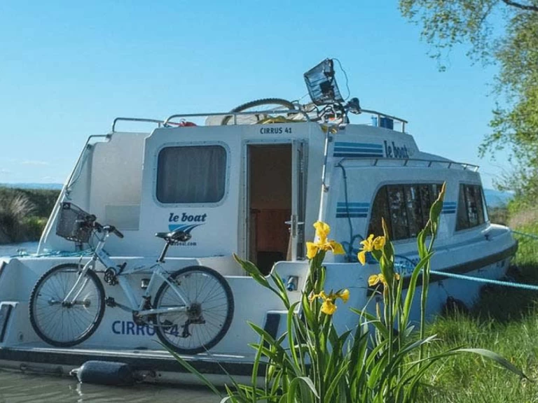 Bateau à moteur à louer à Saint-Jean-de-Losne au meilleur prix