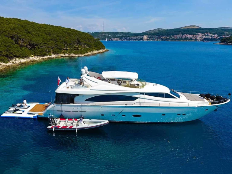 Location Yacht à Seget Donji - Ferretti Ferretti 880