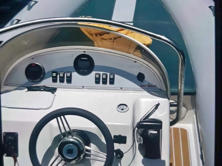 Louer Semi-rigide avec ou sans skipper Davidboat à Vieste