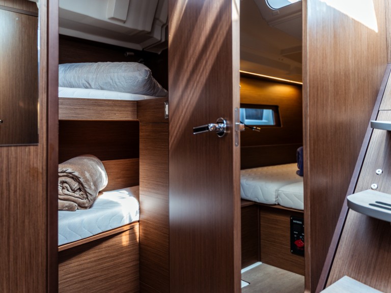 Bénéteau Oceanis 46.1 a louer à Olbia