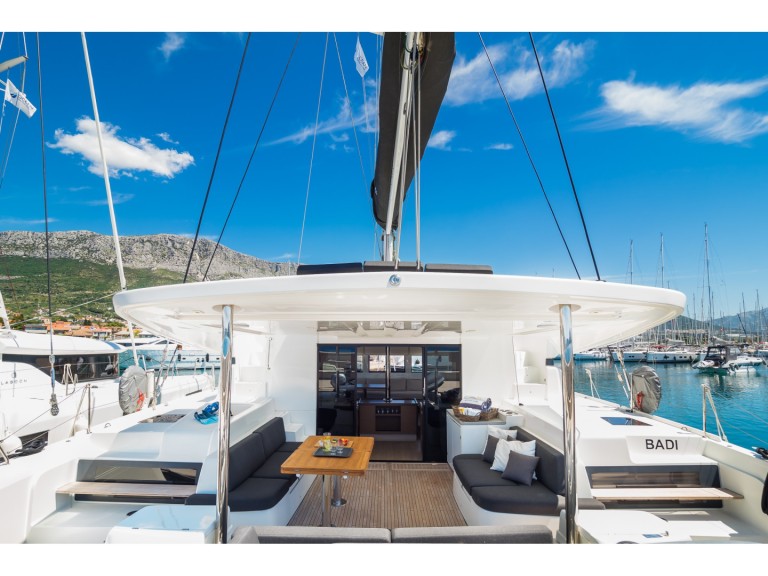 Louez un Lagoon Lagoon 50 à Kaštel Gomilica