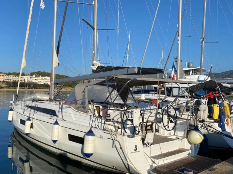 Location à Bormes-les-Mimosas - Bénéteau Oceanis 40.1 sur SamBoat
