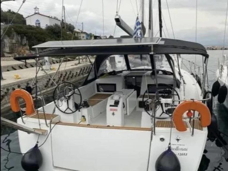 Location bateau Jeanneau Sun Odyssey 440 à Gouviá sur Samboat