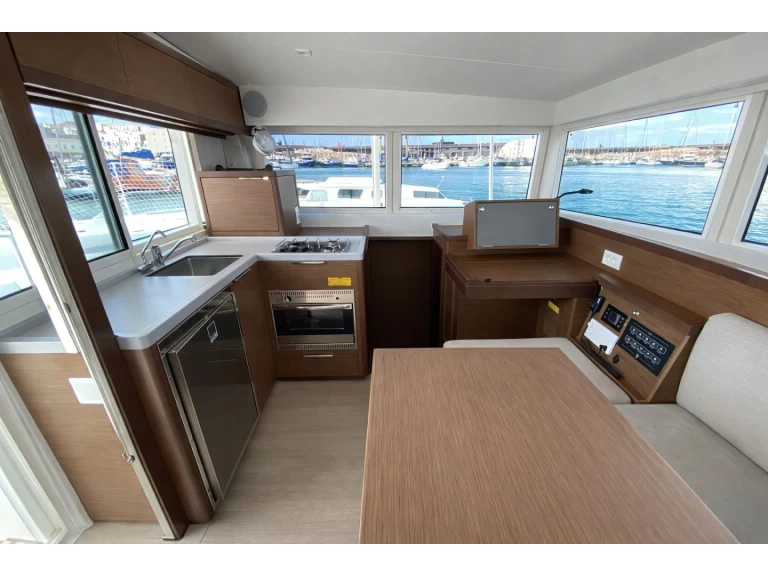 Louez un Lagoon Lagoon 40 à Nettuno