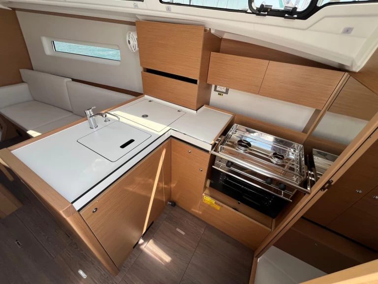 Jeanneau Sun Odyssey 350 a louer à Nettuno