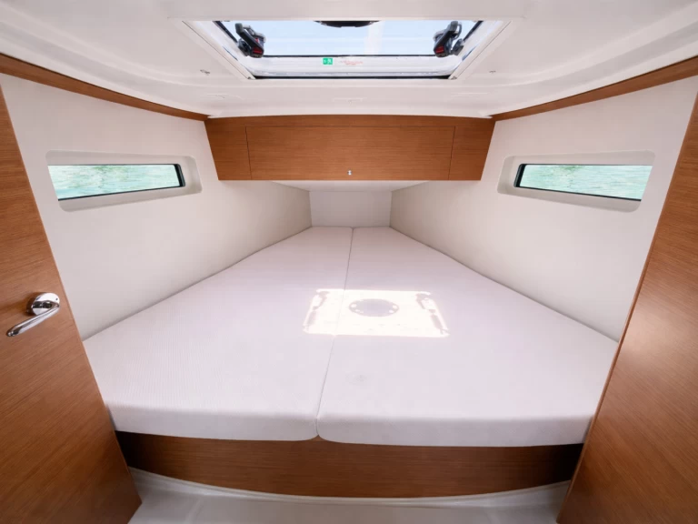 Location à Nettuno - Jeanneau Sun Odyssey 350 sur SamBoat